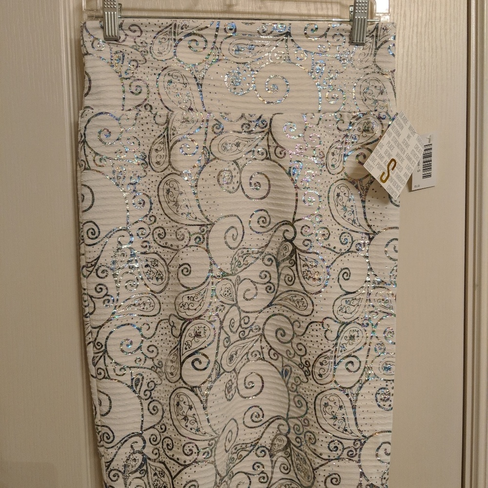 NWT Small Elegant LulaRoe Cassie skirt